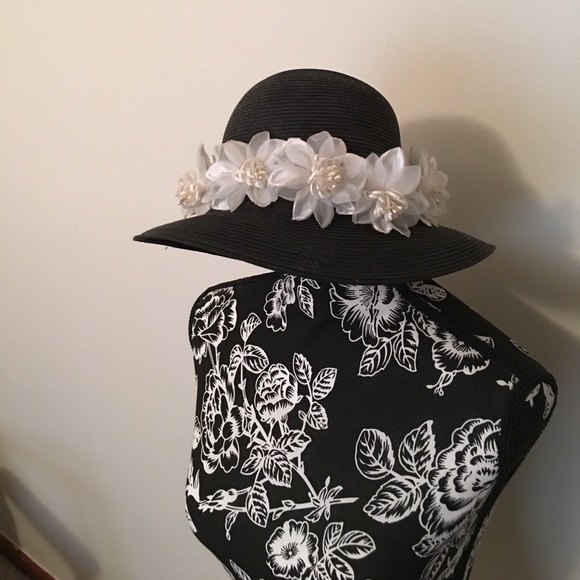Beautiful Vintage Black Hat w/flowers main image 4